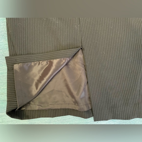 Express Black Pinstripe Pencil Skirt.  Size 2. Fully lined, 2 belt loop sizes. - Picture 5 of 9